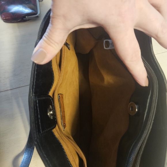 Patricia Nash Black and Red Floral Shoulder Bag - Picture 6 of 9